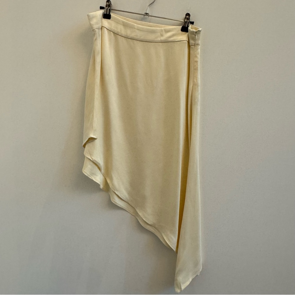 Zara Elegant Cream Asymmetrical Skirt